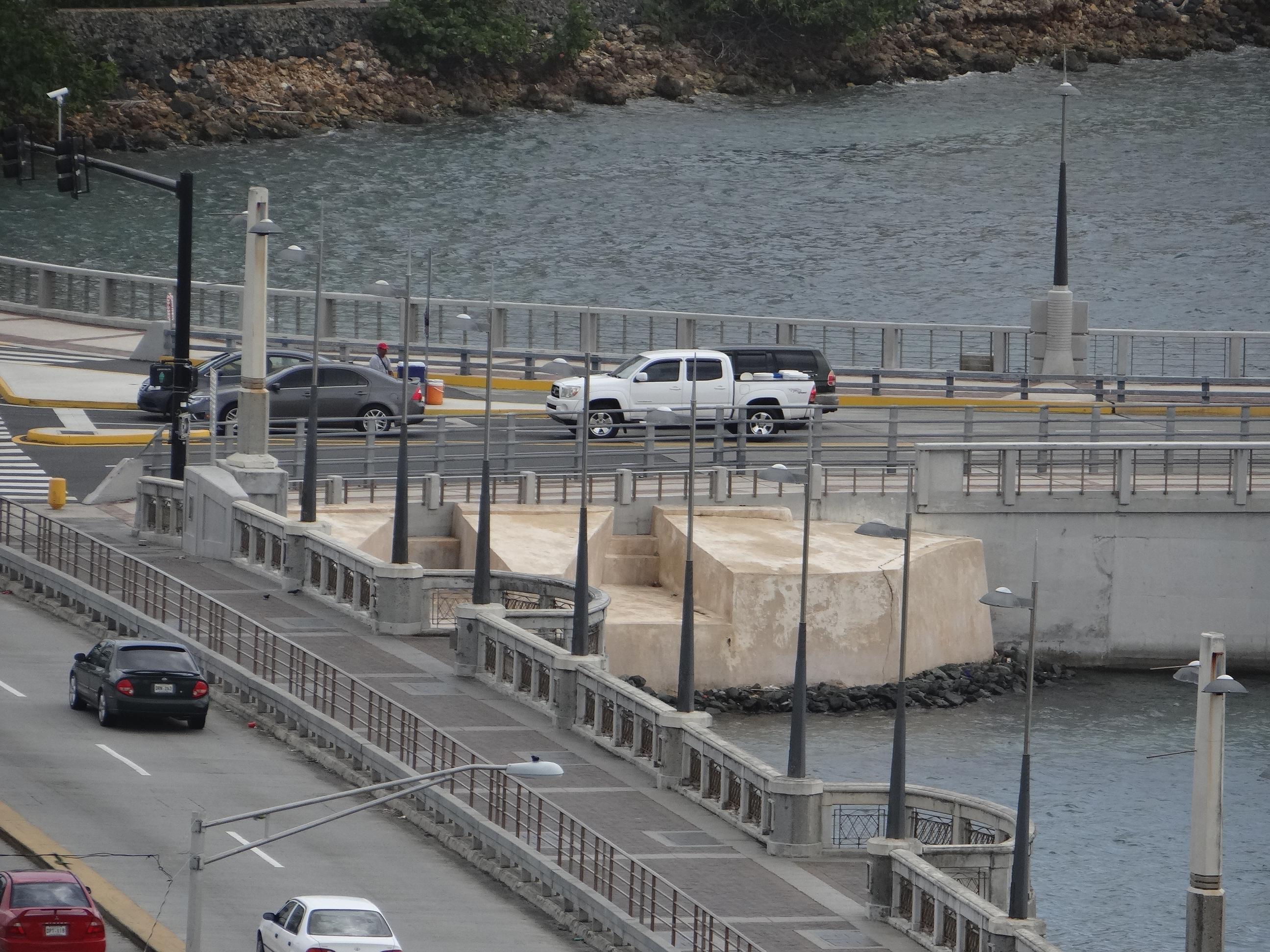 Vista desde la azotea del Edificio del Departamento de Justicia - San Juan (Miramar) - 2013 00014